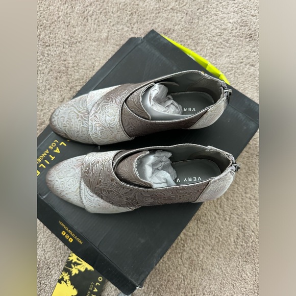 NEW in box Very Volatile Booties - Picture 2 of 6